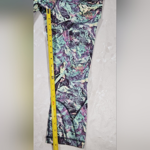 Lululemon Run: Inspire Crop II Women Sz 8 Leggings Iridescent Multi Luxtreme - Picture 3 of 10